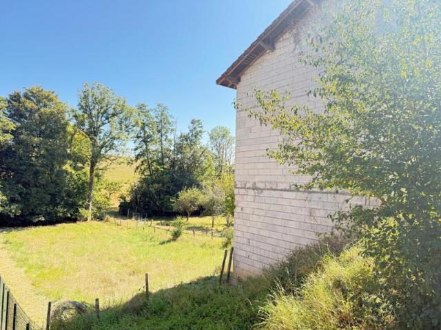 Construction de 1985 à réhabiliter sur terrain de 950 m2
