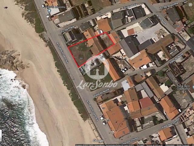 Construa a sua casa de sonho na 1ª linha de mar