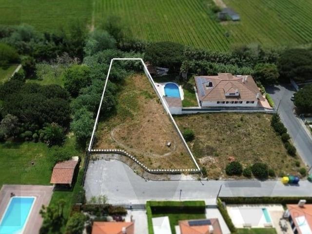 Construa a Sua Casa Entre a Serra e o Mar | Terreno Exclusivo em Colares