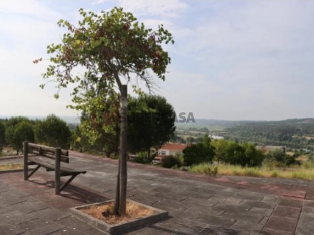 Construa a sua moradia com vista para o Tejo lote de 371 m² em Constância