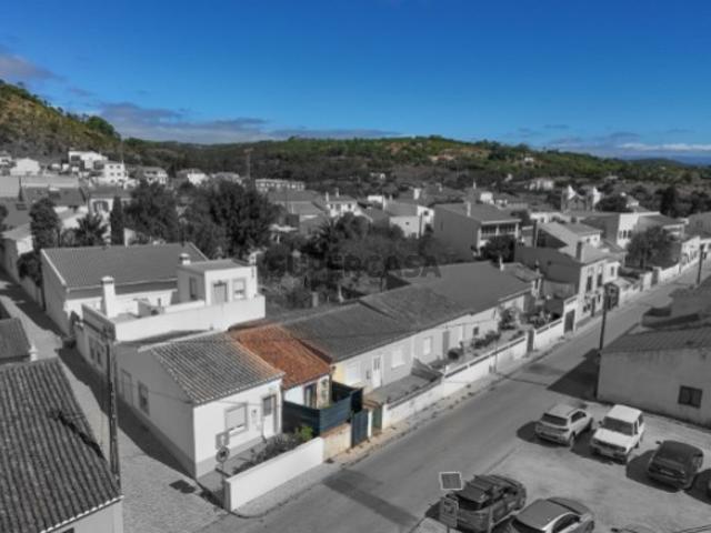 Construa o seu refúgio na aldeia Barão de S. João, Lagos
