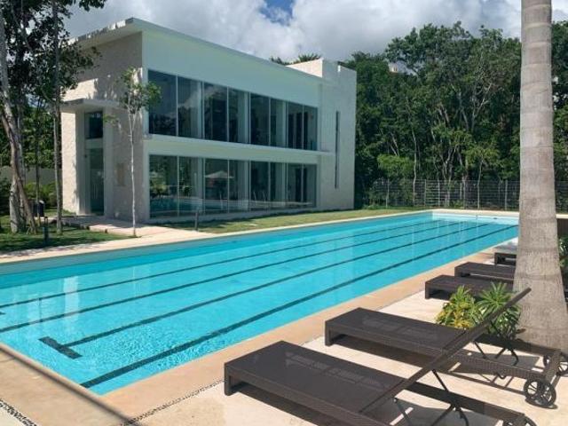 ¡Construye la casa de tus sueños en Senderos de Mayakoba en Playa del Carmen!