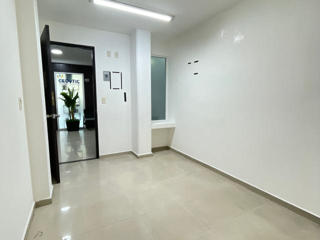 CONSULTORIO COMERCIAL EN RENTA SOBRE PASEO TOLLOCAN