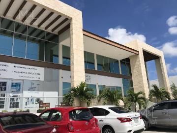 Consultorio M?dico en renta en Canc?n, sobre Av Huayac?n con servicios inclu?dos 13m