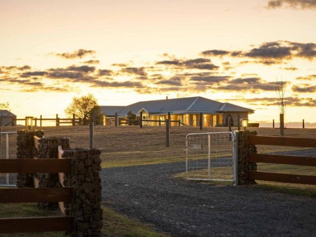 Coobindah Elevated Rural Estate on Lake Cooby's Doorstep