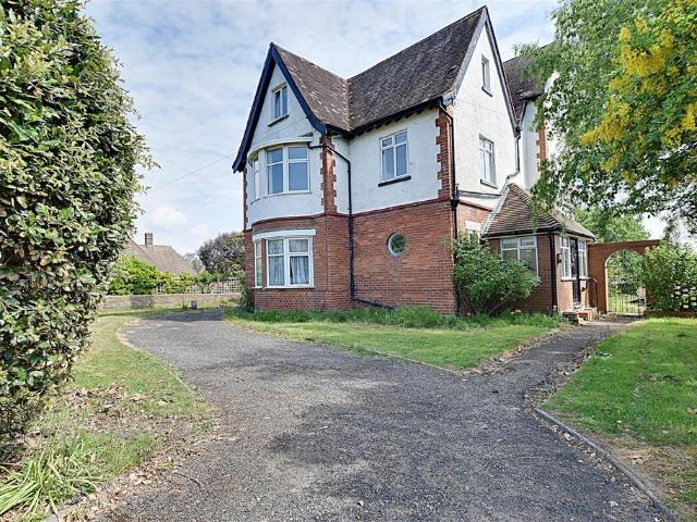 Cooden, Bexhill On Sea 6 bed detached house to rent £3,000 pcm £692 pw