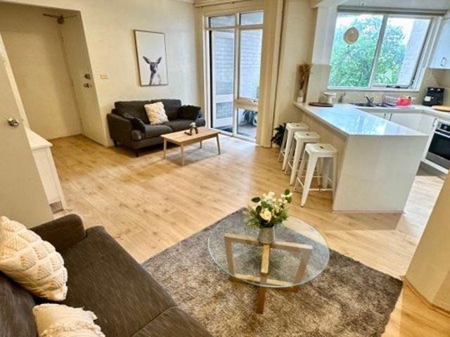 COOGEE 2 Bedroom Fully Furnished Apartment Ready to Move In !