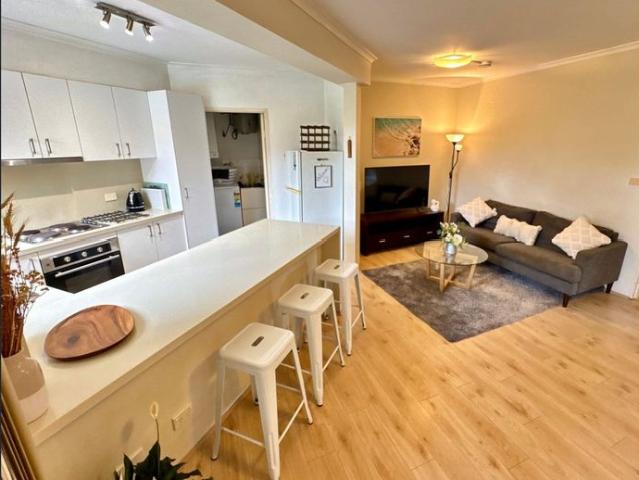 COOGEE 2 Bedroom Fully Furnished Apartment Ready to Move In !