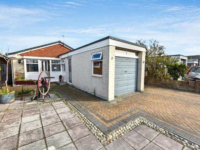 Cook Avenue, Eastbourne BN23, 3 bed bungalow to rent, £1,600 pcm | PrimeLocation