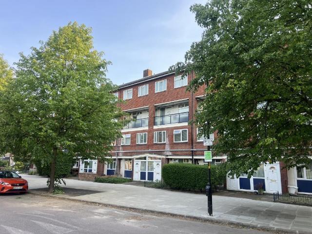 Cooks Road, Kennington, London SE17 4 bed maisonette to rent £4,247 pcm £980 pw