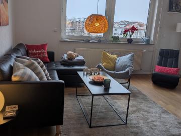 Cool, modernly furnished studio with beautiful views of the vineyards