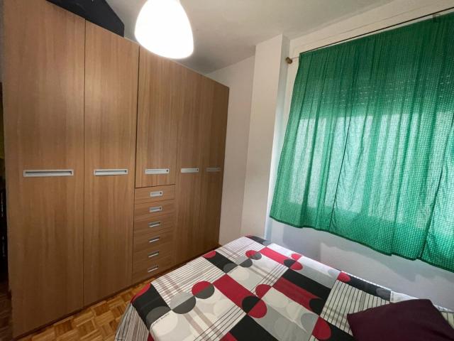 Cool bedroom near Badal Metro Station Bed 1,35 for a tenant that speaks Spanish