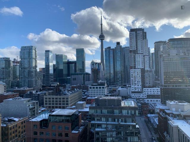 Cool double bedroom near Osgoode metro station