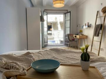 Cool double bedroom in El Raval
