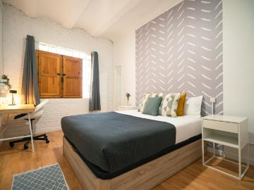 Cool double bedroom in El Raval