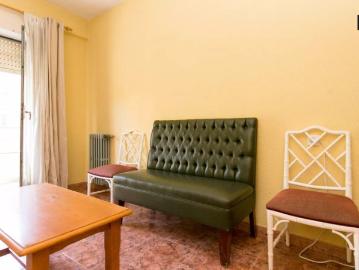 Cool room with window in 4 bedroom apartment, Realejo