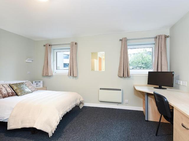 Cool studio close to Bon Accord Aberdeen Shopping Centre Has an Apartment