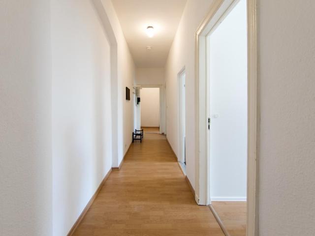 Cool single bedroom in a 4 bedroom apartment near Silberhornstraße metro station
