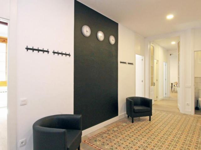 Cool single bedroom with balcony in El Born
