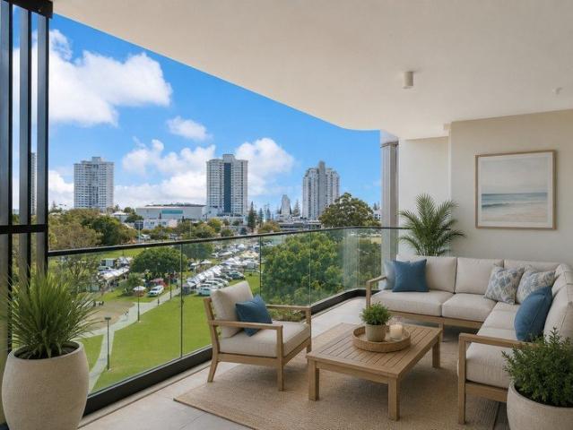 COOLANGATTA LUXURY APARTMENT WITH WELLNESS CENTRE UNFURNISHED