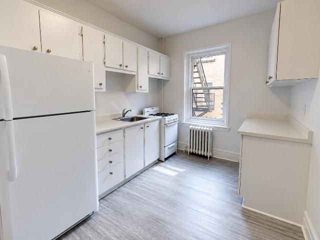 Coolbrook &amp amp  Cote Saint Luc Coolbrook & Cote Saint Luc Plan E Apartment for Rent