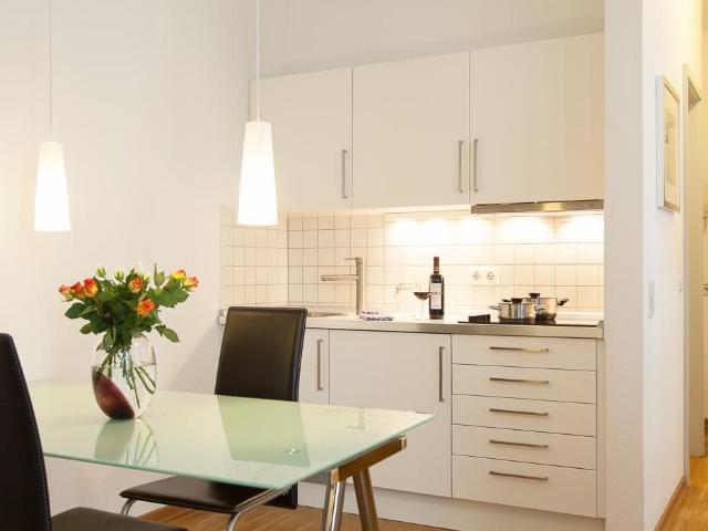 Cooles Balkon Apartment am Friesenplatz – zeitwohnen.de
