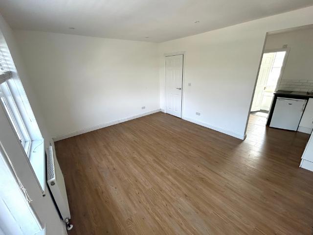 Coolinge Road, Folkestone CT20 2 bed flat to rent £1,050 pcm £242 pw