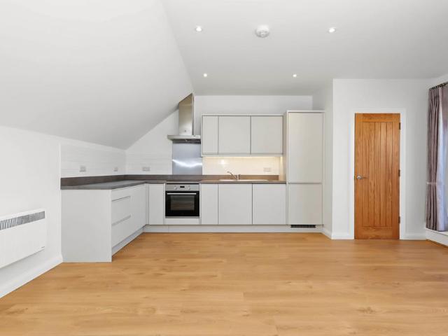 Coolidge Court. Coolidge Close. 1 bed ground floor flat to rent £1,750 pcm £404 pw