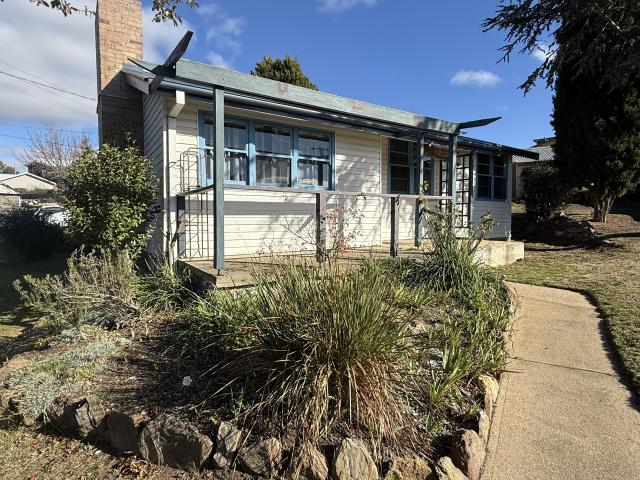 Cooma 15 Orana Avenue