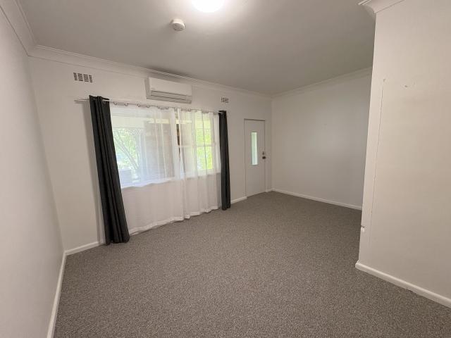 Cooma 2/26 West Baron Street