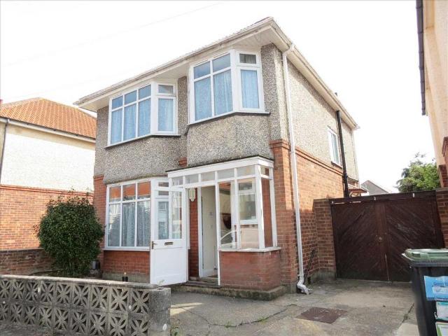 Coombe Gardens, Ensbury Park. 5 bed detached house to rent £2,200 pcm £508 pw