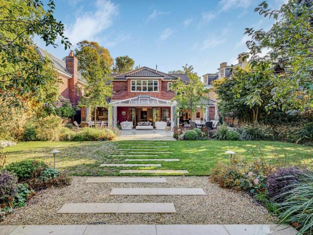 Coombe End, Kingston upon Thames, KT2 4 bed detached house to rent £11,000 pcm £2,538 pw