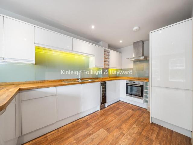 Coombe Lane, London, SW20 1 bed flat to rent £1,650 pcm £381 pw