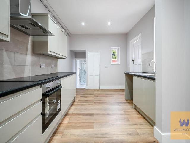 Coombe Lane, London, SW20 2 bed flat to rent £2,000 pcm £462 pw