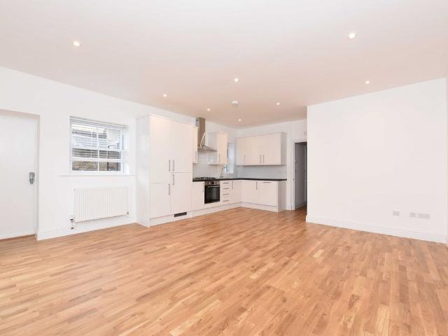 Coombe Lane, London SW20, 3 bed flat to rent, £2,250 pcm | PrimeLocation