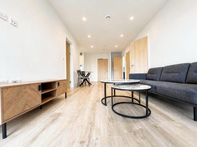 Coombe Lane, Raynes Park SW20, 2 bed flat to rent, £1,950 pcm | PrimeLocation
