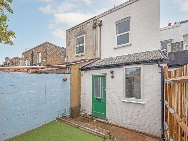 Coombe Road, Kingston Upon Thames KT2, 3 bed flat to rent, £2,100 pcm | PrimeLocation