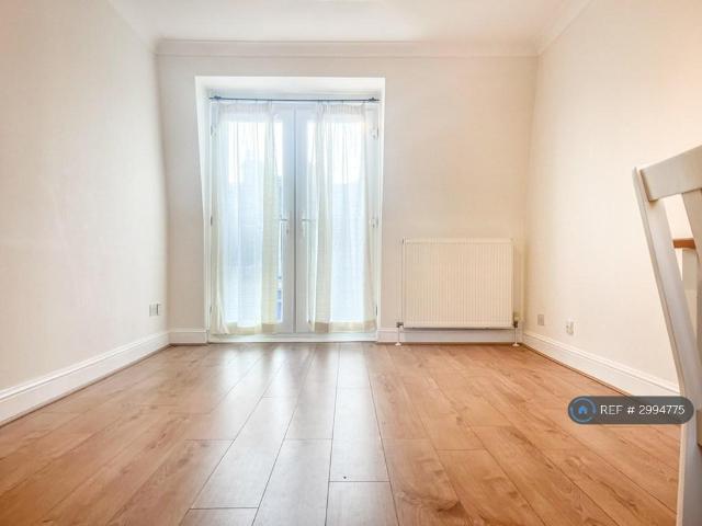 Coombe Road, Kingston Upon Thames, KT2 1 bed flat to rent £1,500 pcm £346 pw