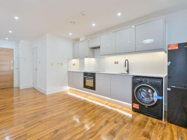 Coombe Road, Kingston Hill, Kingston Upon Thames KT2, Studio to rent, £1,575 pcm | PrimeLocation