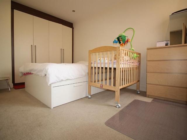 Coombe Road, New Malden KT3, 2 bed flat to rent, £2,100 pcm | PrimeLocation