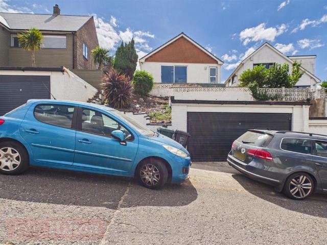 Coombe Rise, Saltdean, Brighton 4 bed house to rent £2,500 pcm £577 pw