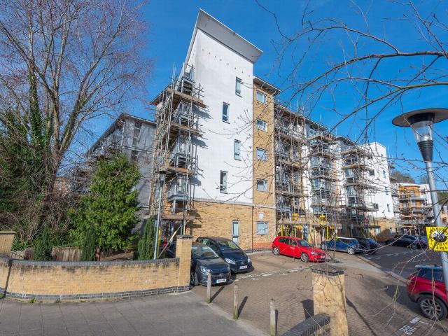 Coombe Way, Farnborough GU14, 1 bed flat to rent, £1,125 pcm | PrimeLocation