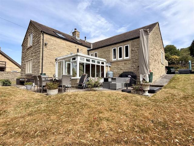 Coombs Road, Bakewell 4 bed detached house to rent £2,200 pcm £508 pw