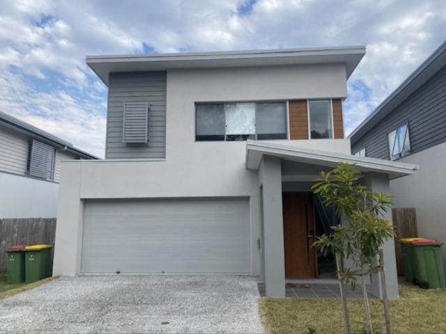 Coomera, 2/46 Seashell Avenue