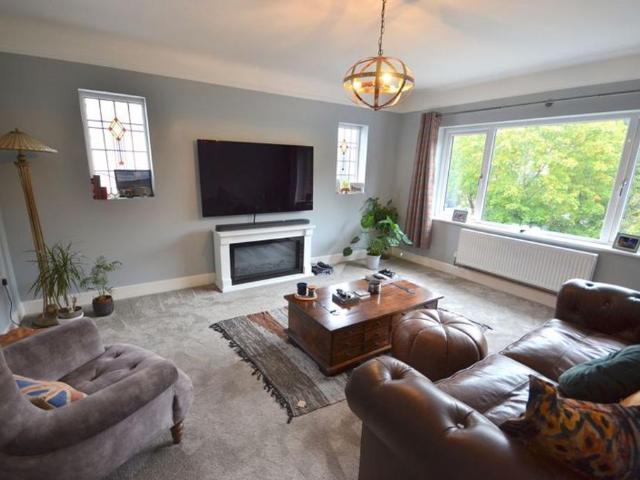 Cooper Dean Drive, Bournemouth BH8 2 bed flat to rent £1,450 pcm £335 pw