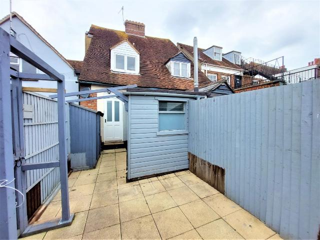 Cooper Street, Chichester PO19, 3 bed flat to rent, £1,600 pcm | PrimeLocation