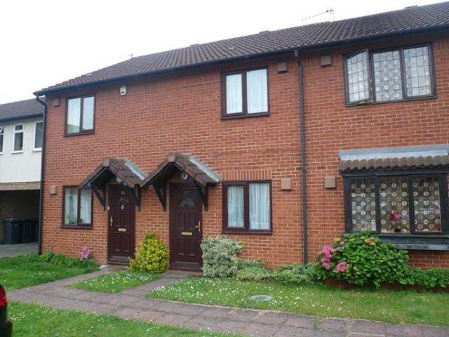 Cooper Way, Cippenham SL1 2 bed terraced house to rent £1,500 pcm £346 pw