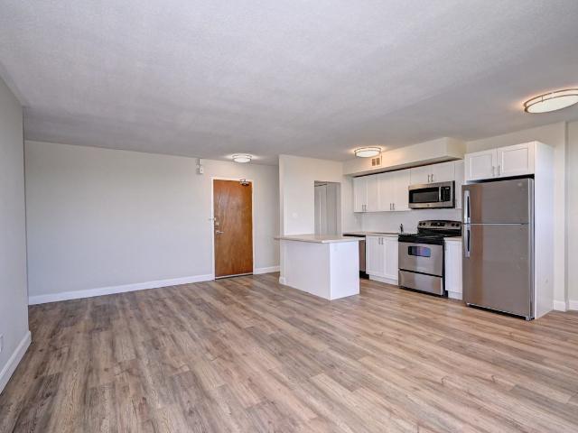 Cooper Tower Apartments 3 Bedroom Apartment for Rent at 301 Fairview Dr, Brantford, ON N3R 2X4 Fairview