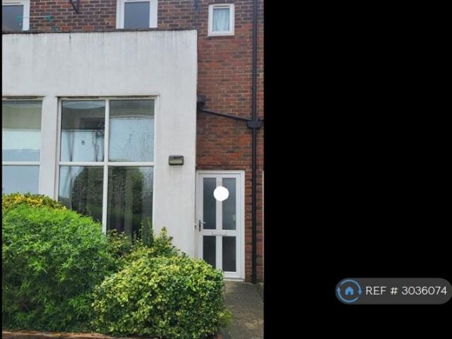 Coopers Mews, Luton, LU1 1 bed terraced house to rent £950 pcm £219 pw