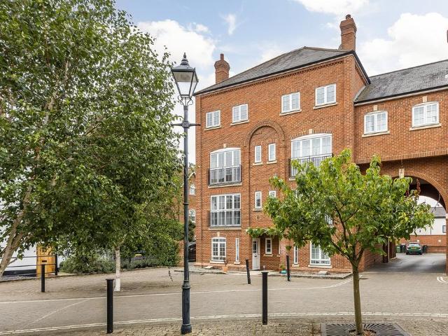 Coopers Lane, Abingdon OX14 4 bed end of terrace house to rent £2,750 pcm £635 pw